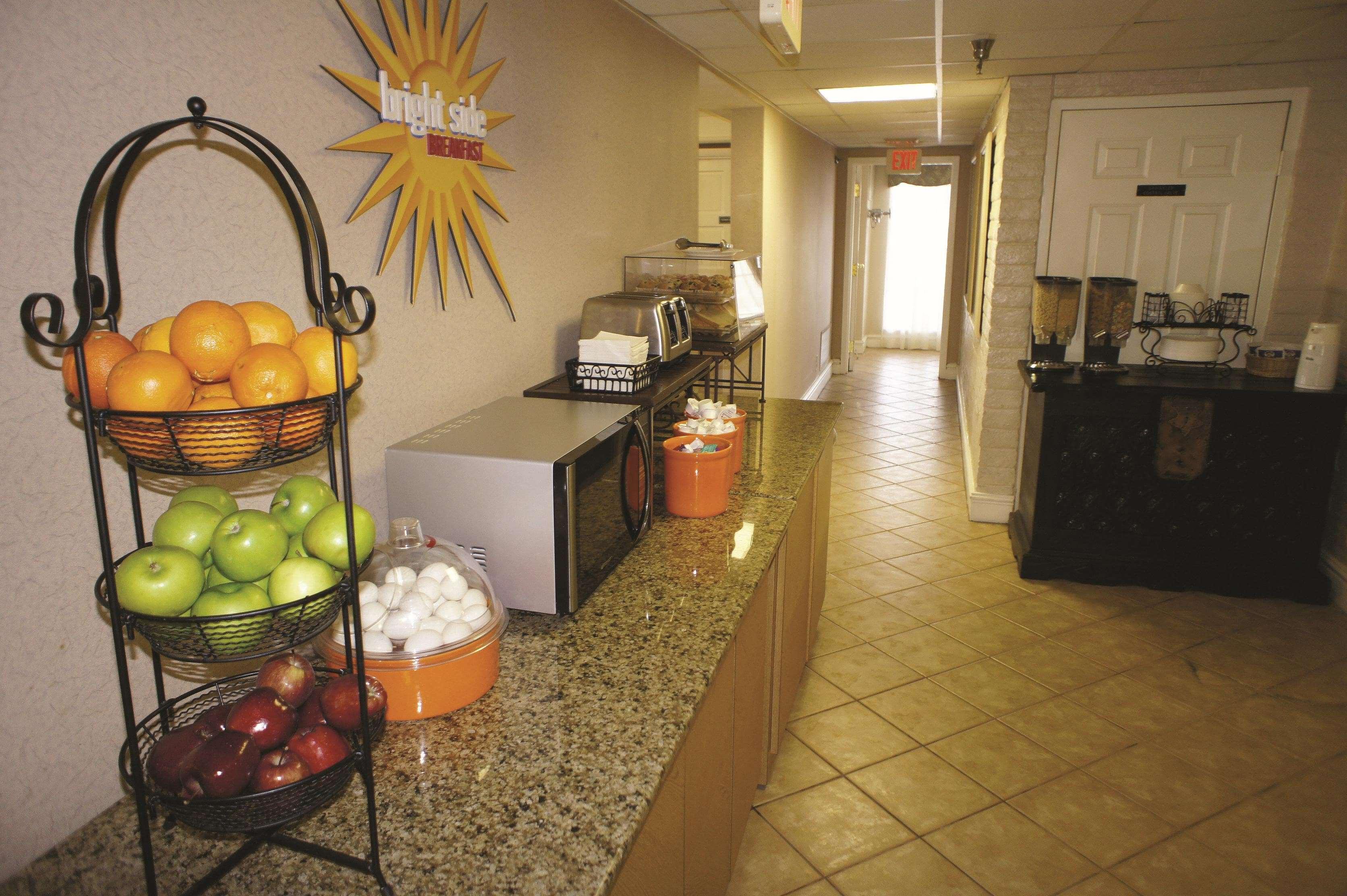 La Quinta Inn By Wyndham Norfolk וירג'יניה ביץ' מראה חיצוני תמונה