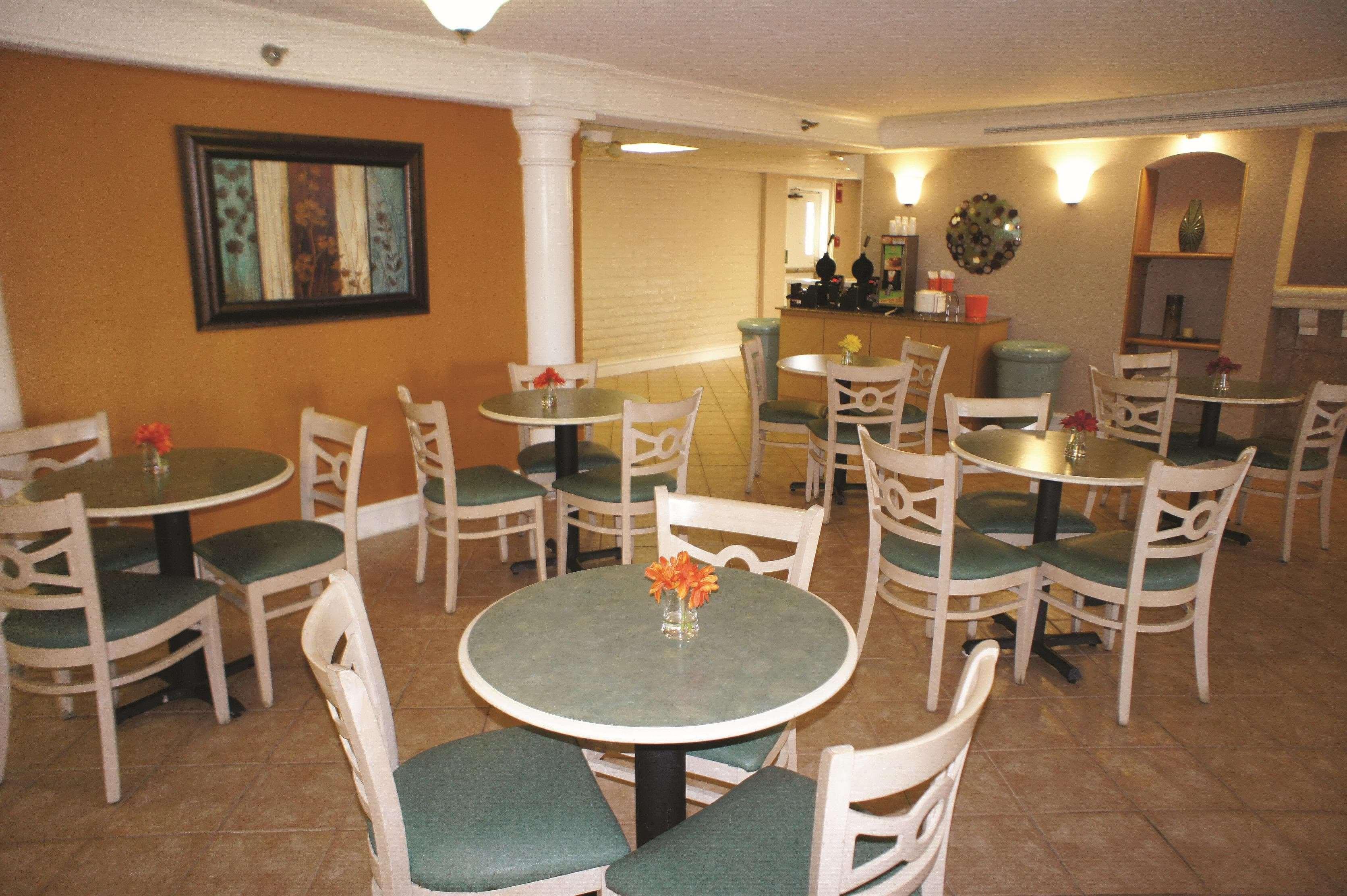 La Quinta Inn By Wyndham Norfolk וירג'יניה ביץ' מראה חיצוני תמונה